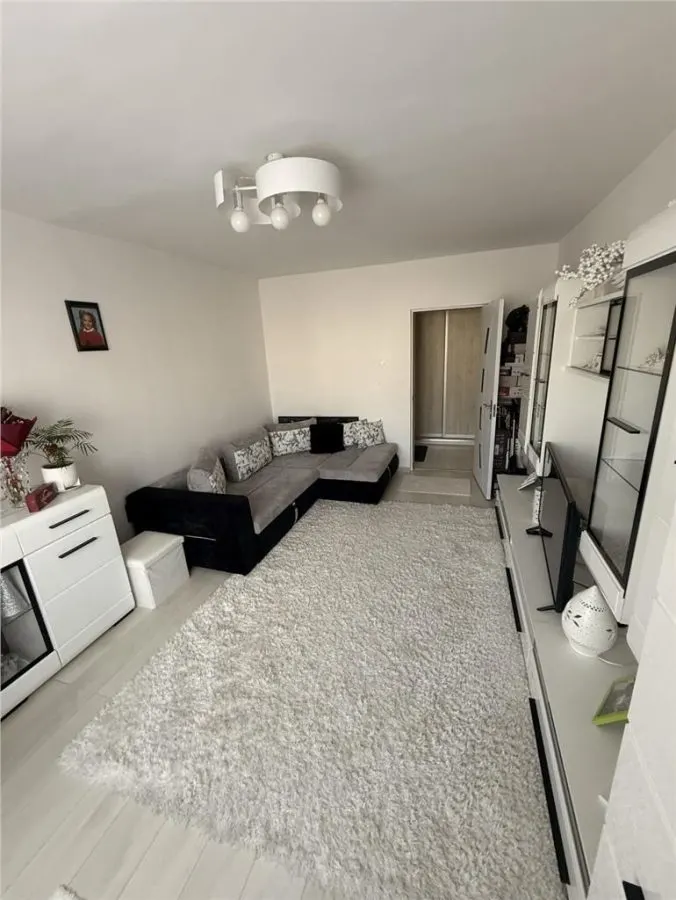 Apartament 2 Camere Luminos Etaj 1 Renovat Mobilat Utilat Loc Parcare - foto 3