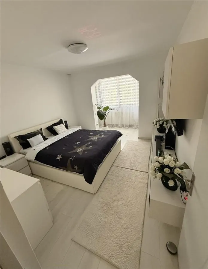 Apartament 2 Camere Luminos Etaj 1 Renovat Mobilat Utilat Loc Parcare - foto 4
