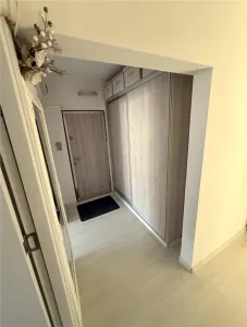 Apartament 2 Camere Luminos Etaj 1 Renovat Mobilat Utilat Loc Parcare - foto 6