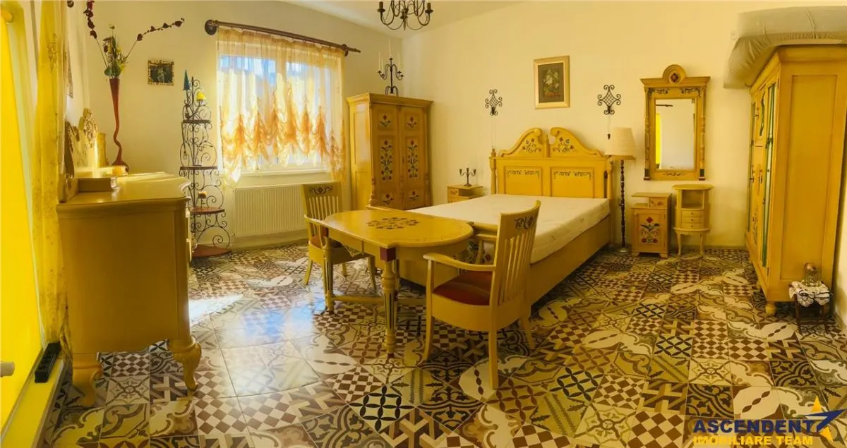 Corp de casa interbelica, mobilat si utilat, curte,  Centrul Istoric, Brasov - foto 4