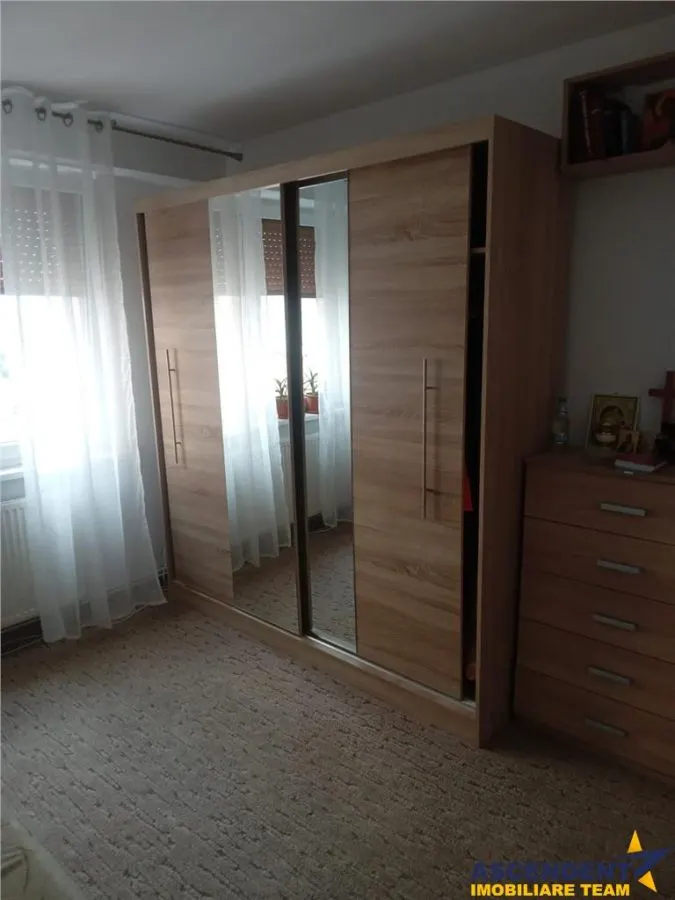 Apartament 3 camere, mobilat, spatios, boxa, loc parcare, Grivitei, Brasov - foto 3