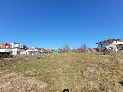 Proprietate cu teren mare 1079 mp, utilitati, ideal investitie â€“ Livezeni - foto 3