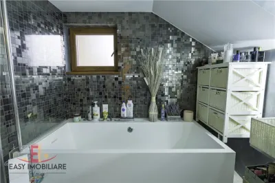 Casa moderna cu piscina, panouri solare, pompa caldura si teren de 1400 mp, Ernei, Mures - foto 11
