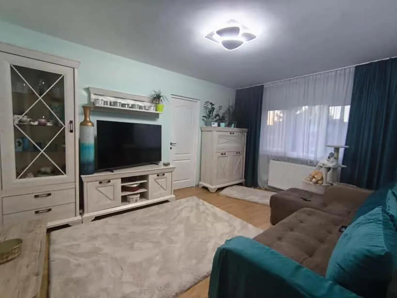 Apartament La Cheie Renovat/Ultilat/Mobilat Zona Linistita Dambu Pietros - foto 4