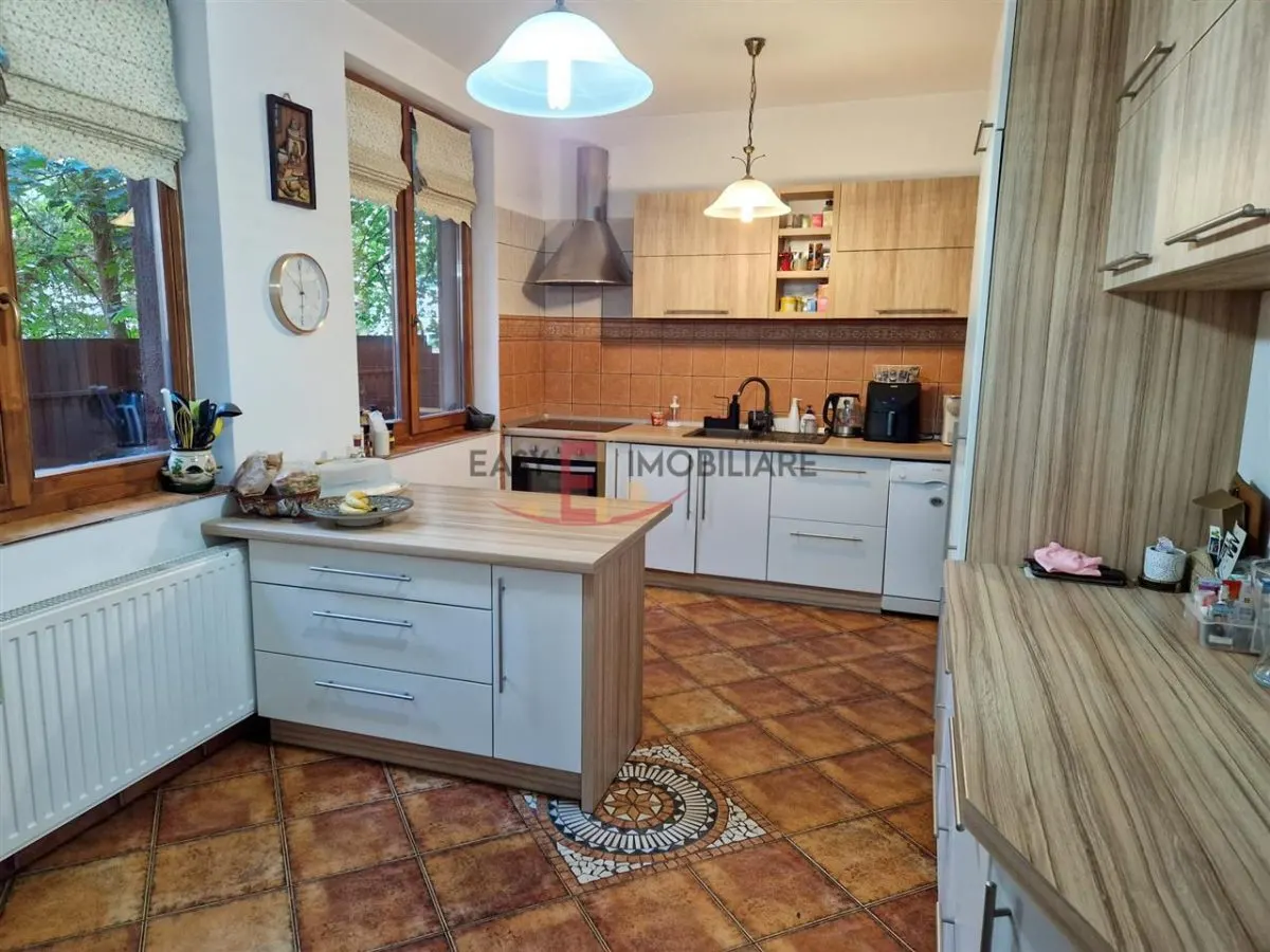 Vila 5 camere, ultracentral, 278 mp,  teren 724mp, Targu Mures - foto 12