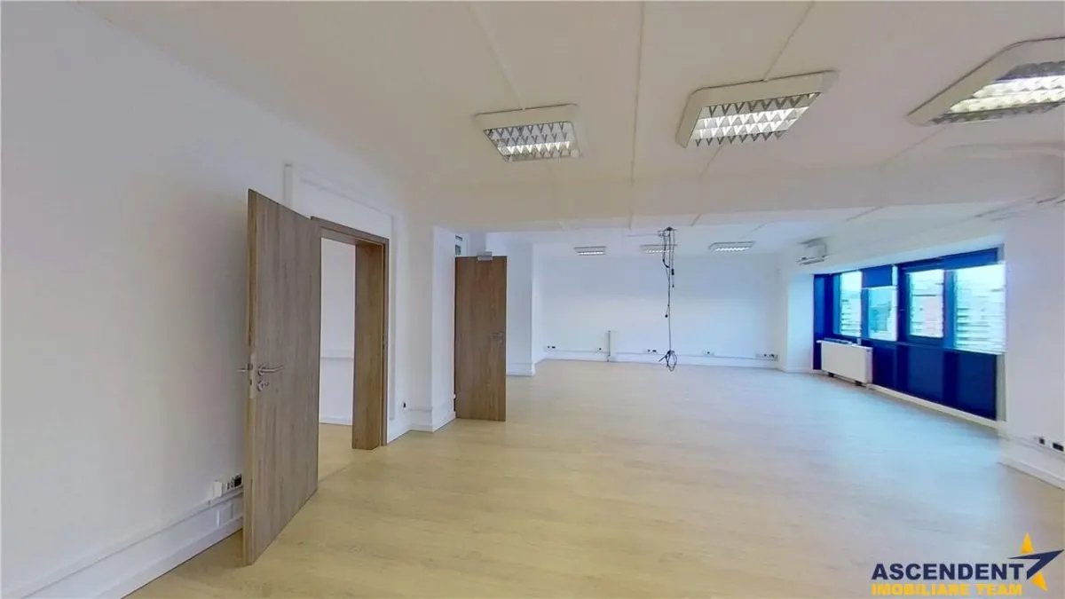 Spatiu birouri, renovat, Centrul Civic, Brasov. - foto 1