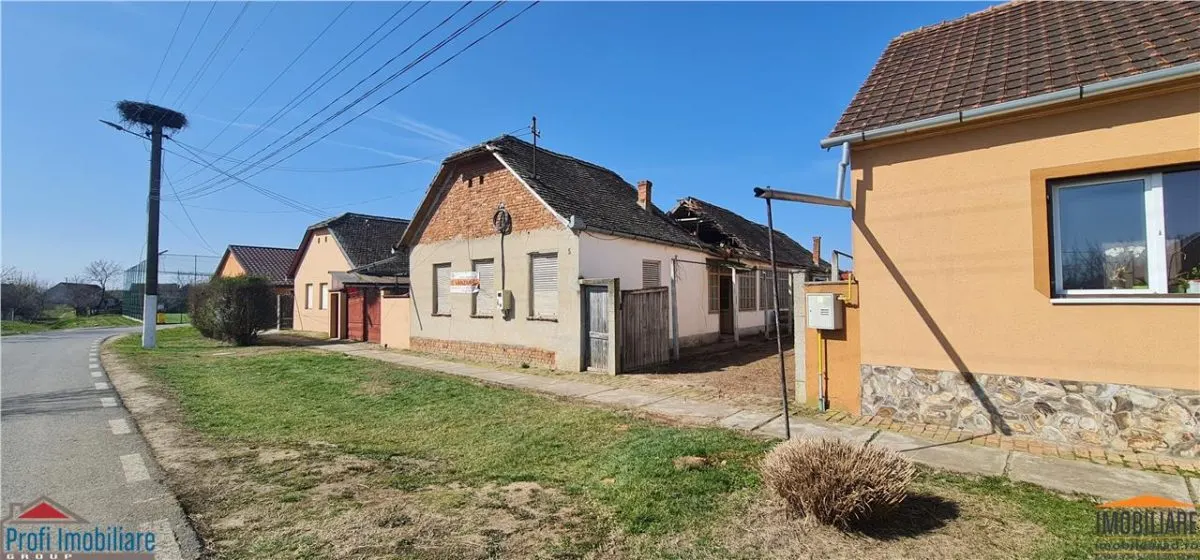 Teren 1270mp cu Casa in Santana, necesita amenajare sau demolare - foto 1