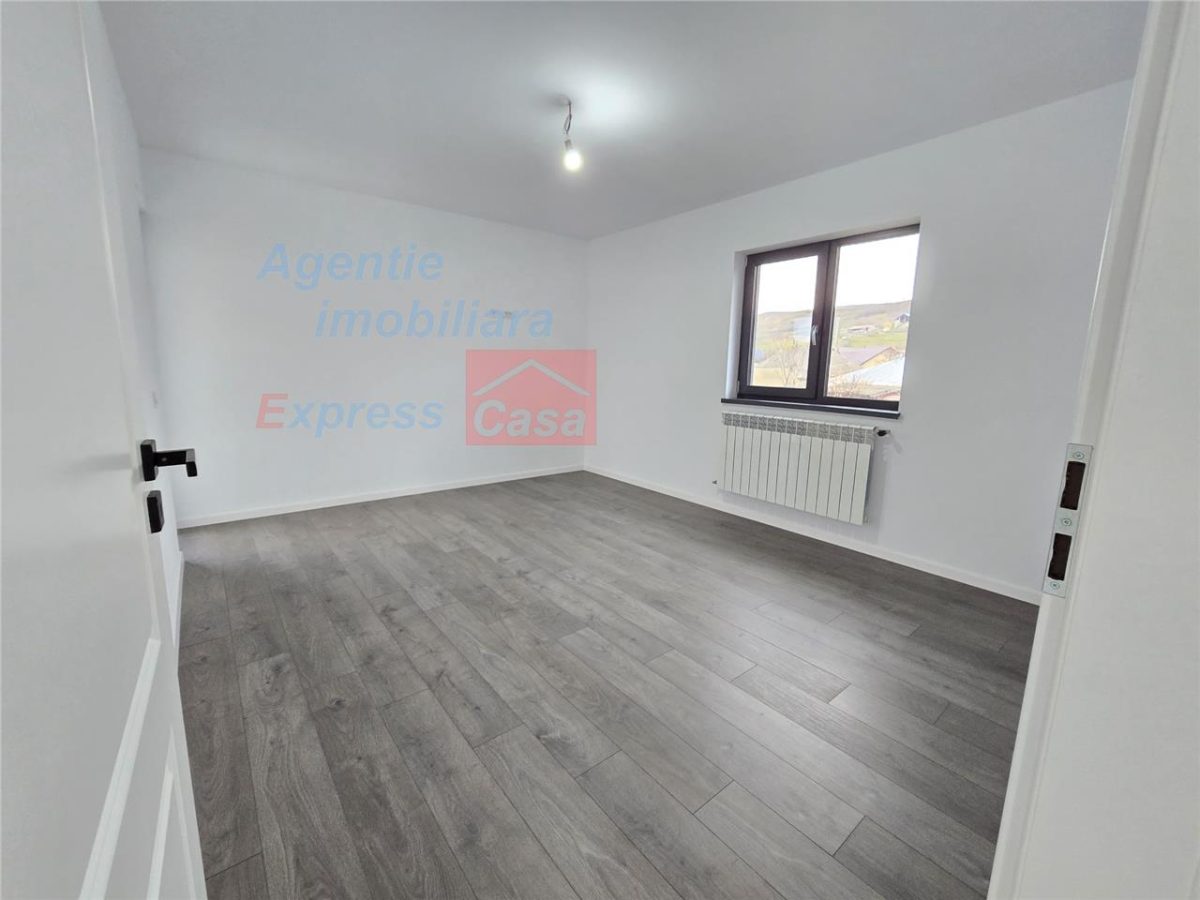 Casa noua, finalizata, intabulata, la iesire din Letcani - foto 19