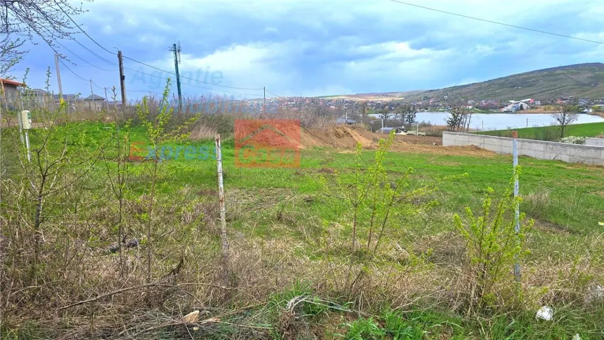 Teren intravilan cu vedere spre lac Aroneanu (loc. Sorogari) - foto 1