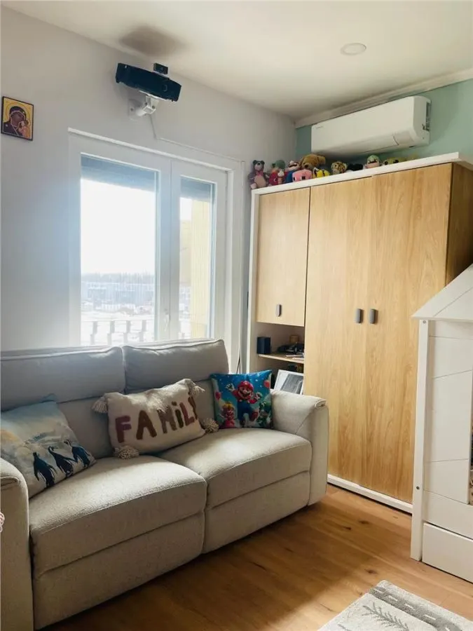 VANZARE APARTAMENT 3 CAMERE COSMOPOLIS  STEFANESTII DE JOS - foto 1
