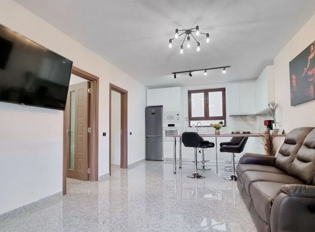 Casa individuala, cu 2 apartamente mobilate si utilate modern, Brasov - foto 1