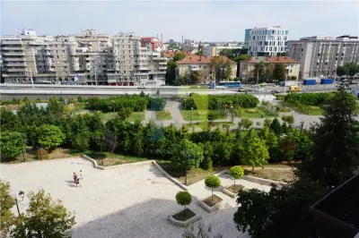 Apartament cu 2 camere si centrala termica langa Teatru - Craiova
