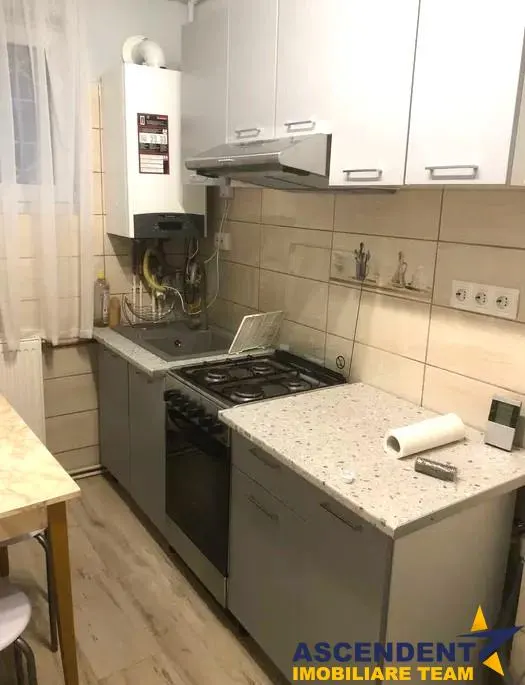 Apartament cu 2 camere,zona Cornisa - foto 1