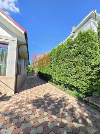Casă 5 camere Miroslava - poza 1