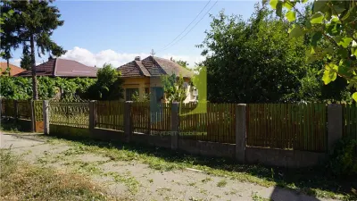 Teren stradal cu casa veche in Podari - toate utilitatile - foto 3