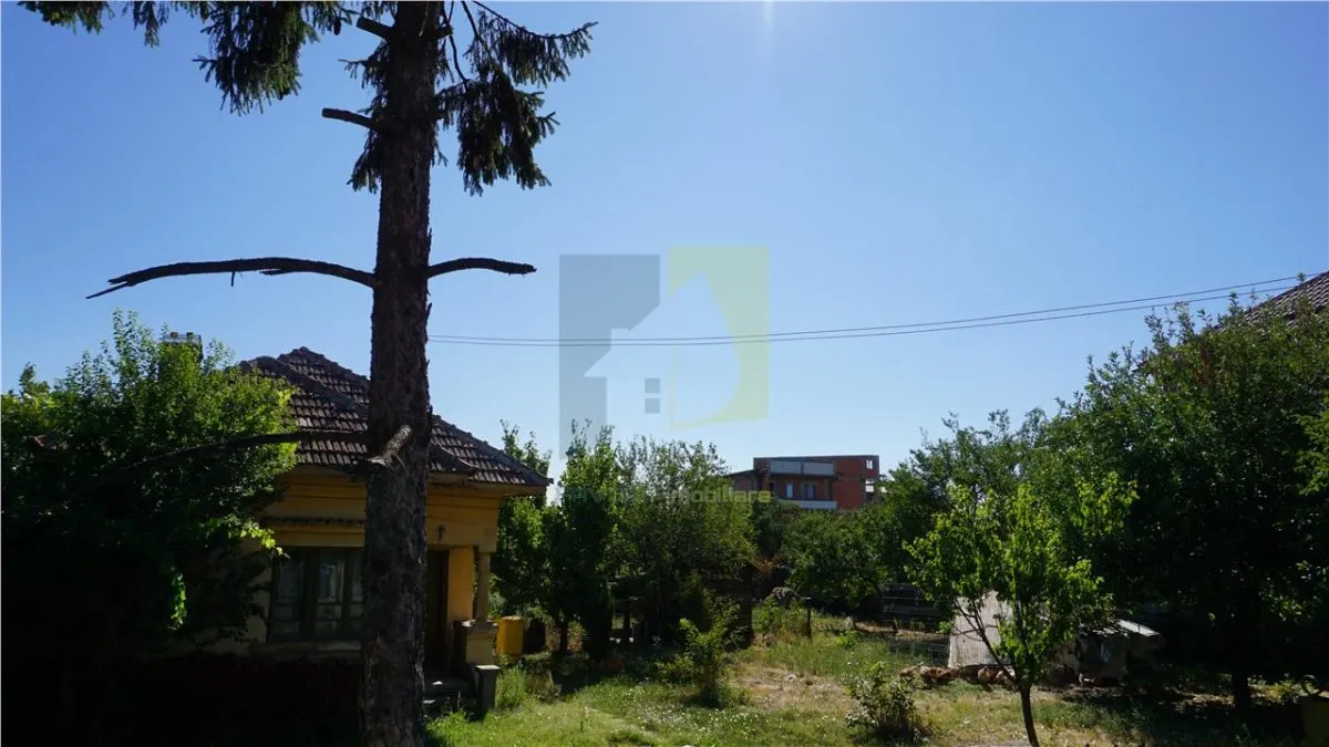 Teren stradal cu casa veche in Podari - toate utilitatile - foto 4