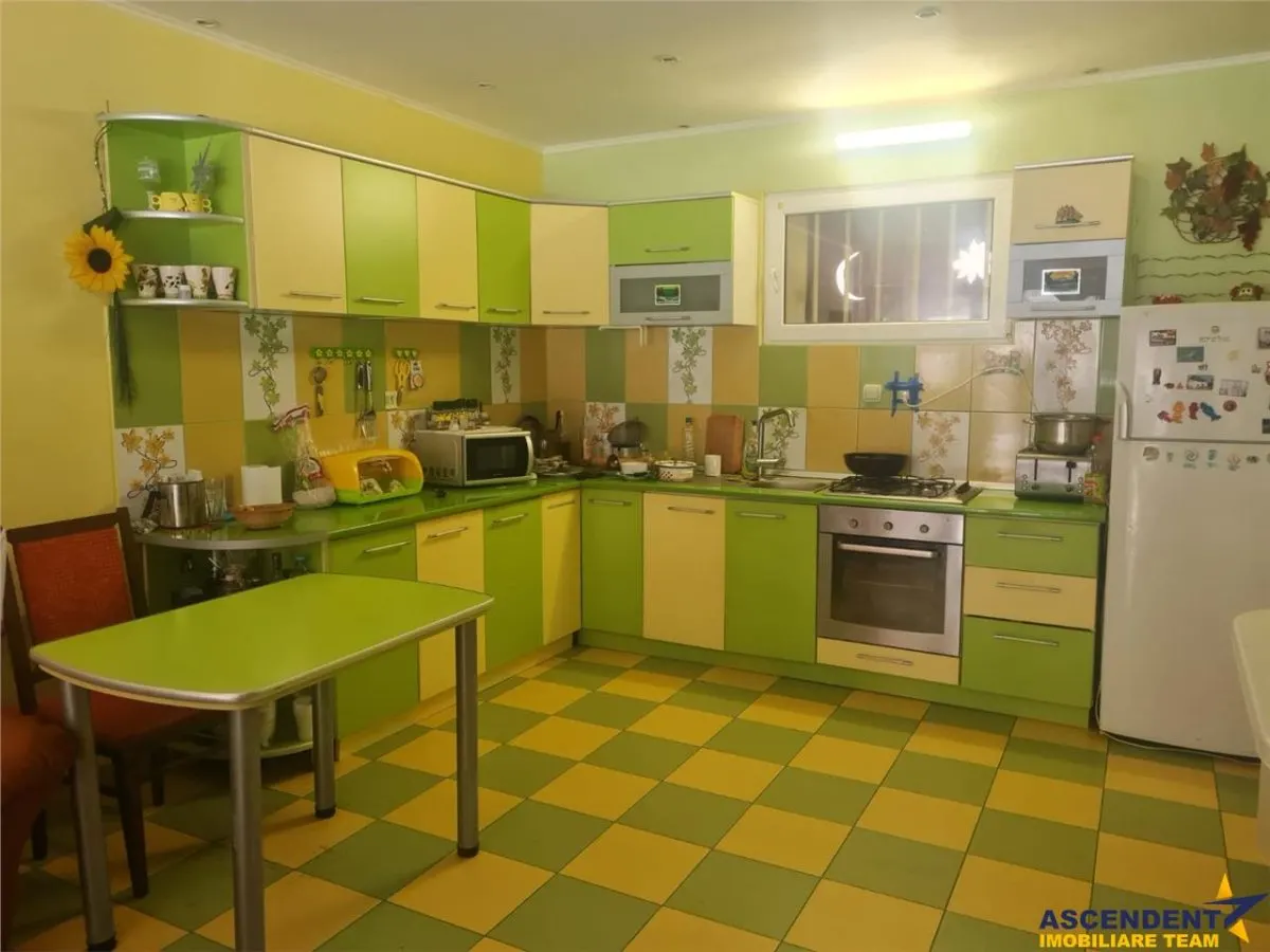 Vila multifunctionala in Predeal - oportunitate  resedinta si/sau afacere - foto 5
