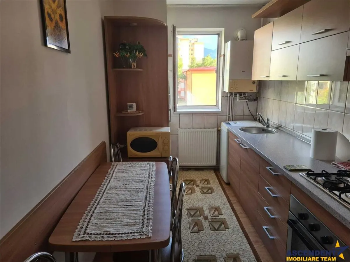 Apartament cu 3 camere, decomandat, mobilat și utilat, Astra, Brasov - foto 2