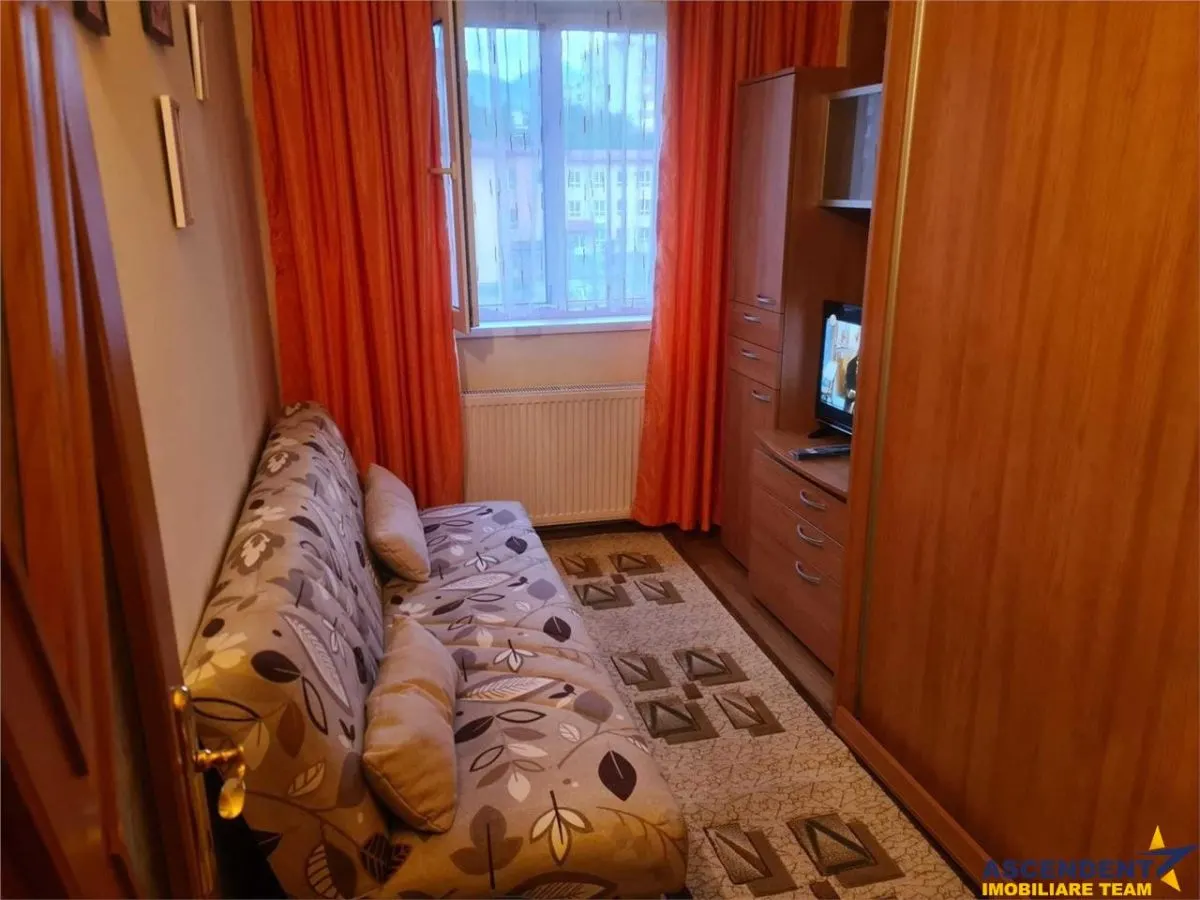 Apartament cu 3 camere, decomandat, mobilat și utilat, Astra, Brasov - foto 3