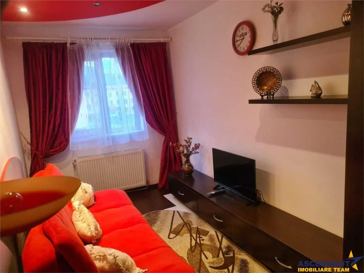 Apartament cu 3 camere, decomandat, mobilat și utilat, Astra, Brasov - foto 5