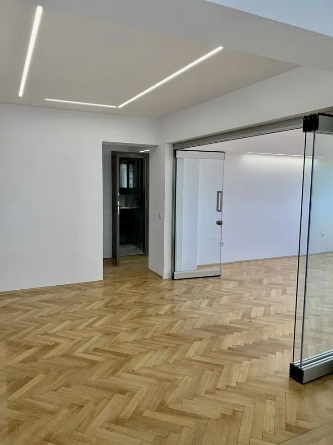 Apartament cu 3 camere, elegant, Central,Targu Mures. - foto 1