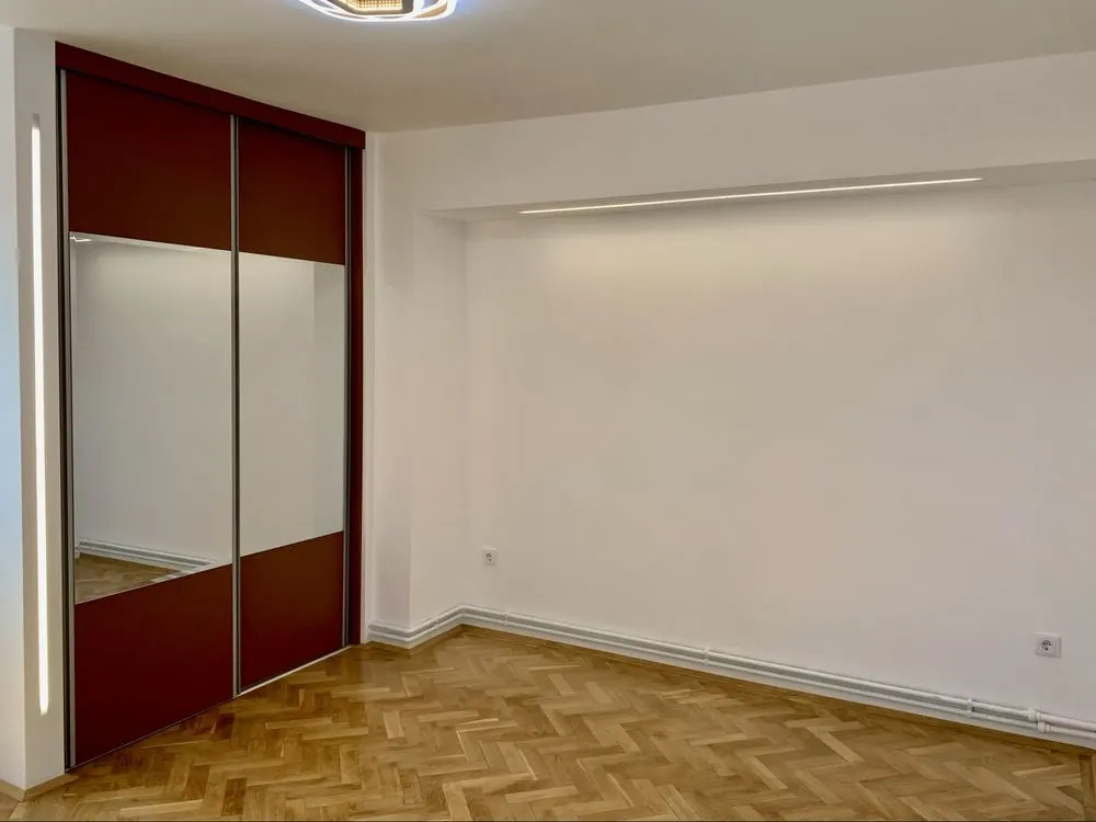 Apartament cu 3 camere, elegant, Central,Targu Mures. - foto 4