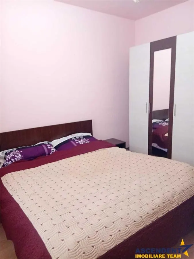 Regim vila, decomandat, cu balcon,beci si loc parcare, Racadau, Brasov - foto 2