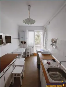 Apartament cu 3 camere, decomandat, etaj1, UMF,Cornisa, Targu Mures. - Targu Mures