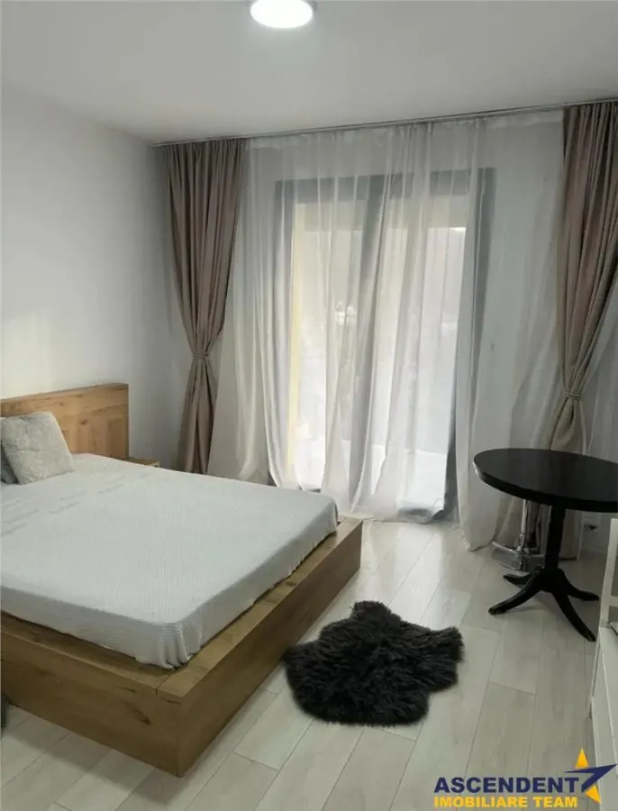 Apartament cu 3 camere, cu terasa si loc parcare, Central, Brașov - foto 2