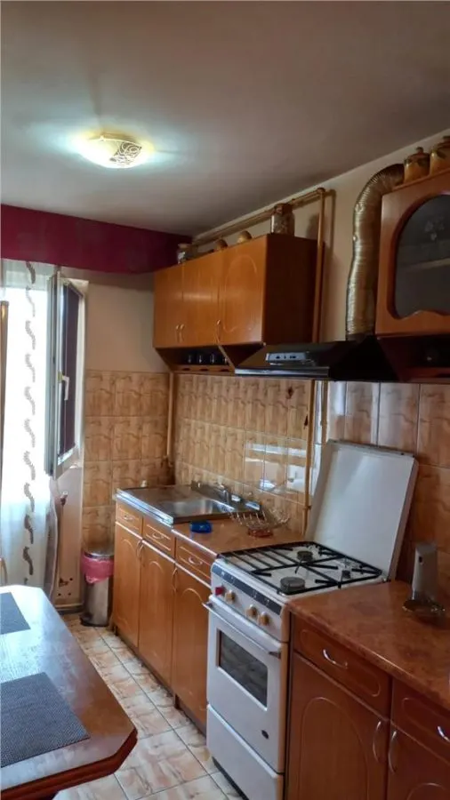 Apartament 2 camere semidecomandate,zona Cora - foto 2
