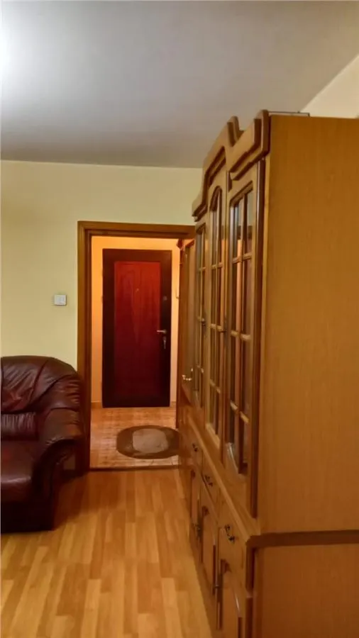 Apartament 2 camere semidecomandate,zona Cora - foto 3