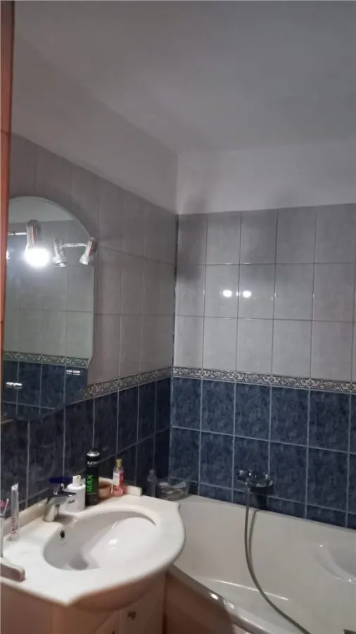 Apartament 2 camere semidecomandate,zona Cora - foto 5