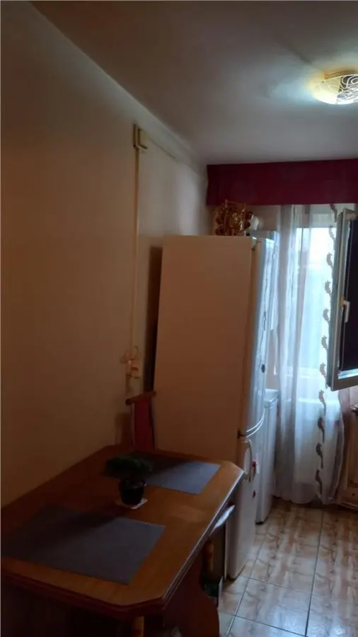 Apartament 2 camere semidecomandate,zona Cora - foto 10