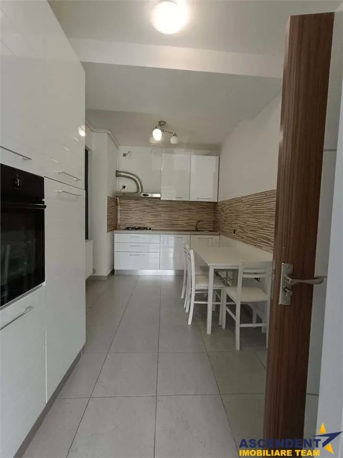 2 camere, decomandat, 70mp, mobilat și utilat, loc parcare, Tractorul, Brasov - foto 1
