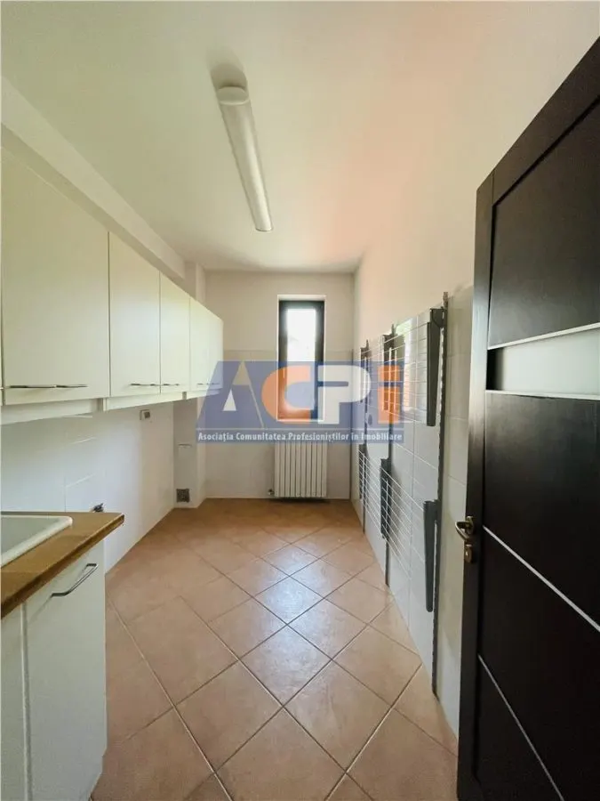VANZARE VILA 8 CAMERE 652 mp teren zona Sisesti Sector 1 - foto 15