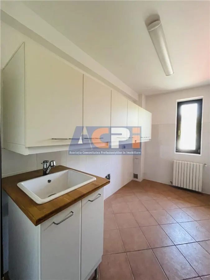 VANZARE VILA 8 CAMERE 652 mp teren zona Sisesti Sector 1 - foto 16