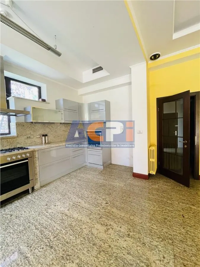 VANZARE VILA 8 CAMERE 652 mp teren zona Sisesti Sector 1 - foto 7