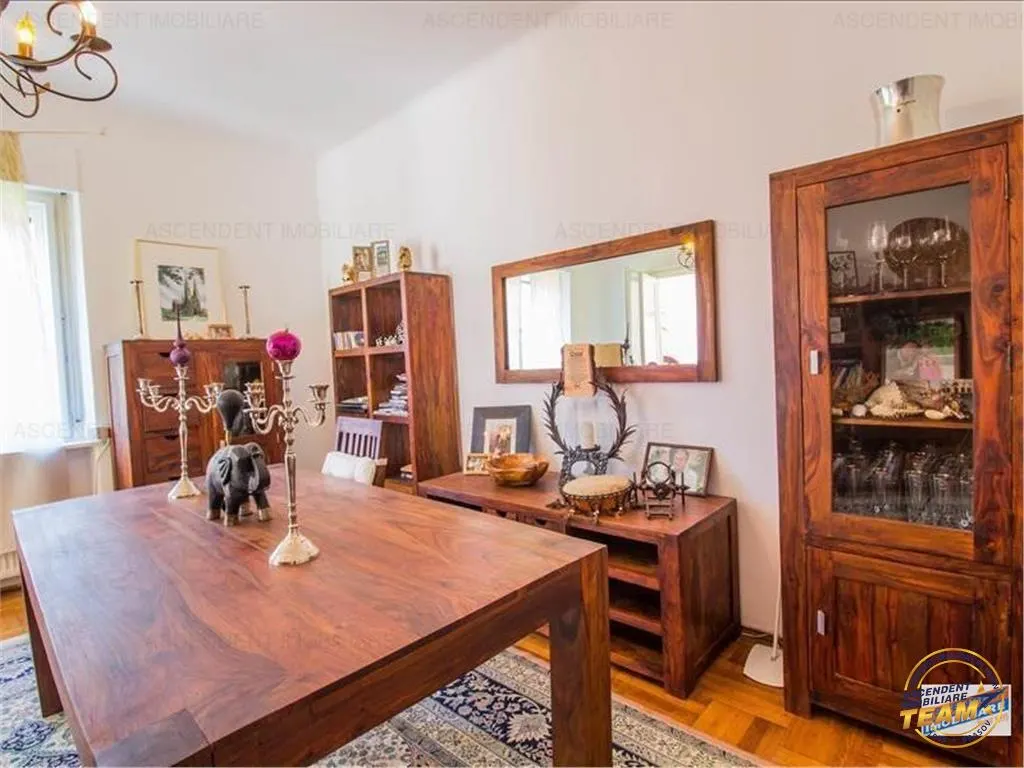Resedinta distinctiva, pe domeniu de 2.200mp,cadru exclusivist, Central, Brasov - foto 2