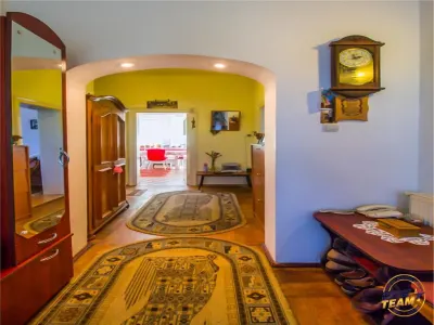 Resedinta distinctiva, pe domeniu de 2.200mp,cadru exclusivist, Central, Brasov - foto 17