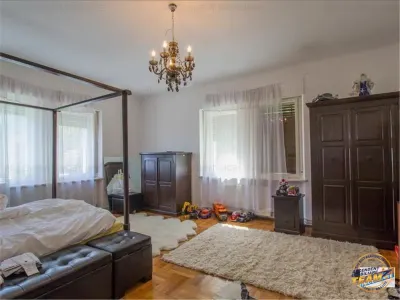 Resedinta distinctiva, pe domeniu de 2.200mp,cadru exclusivist, Central, Brasov - foto 4