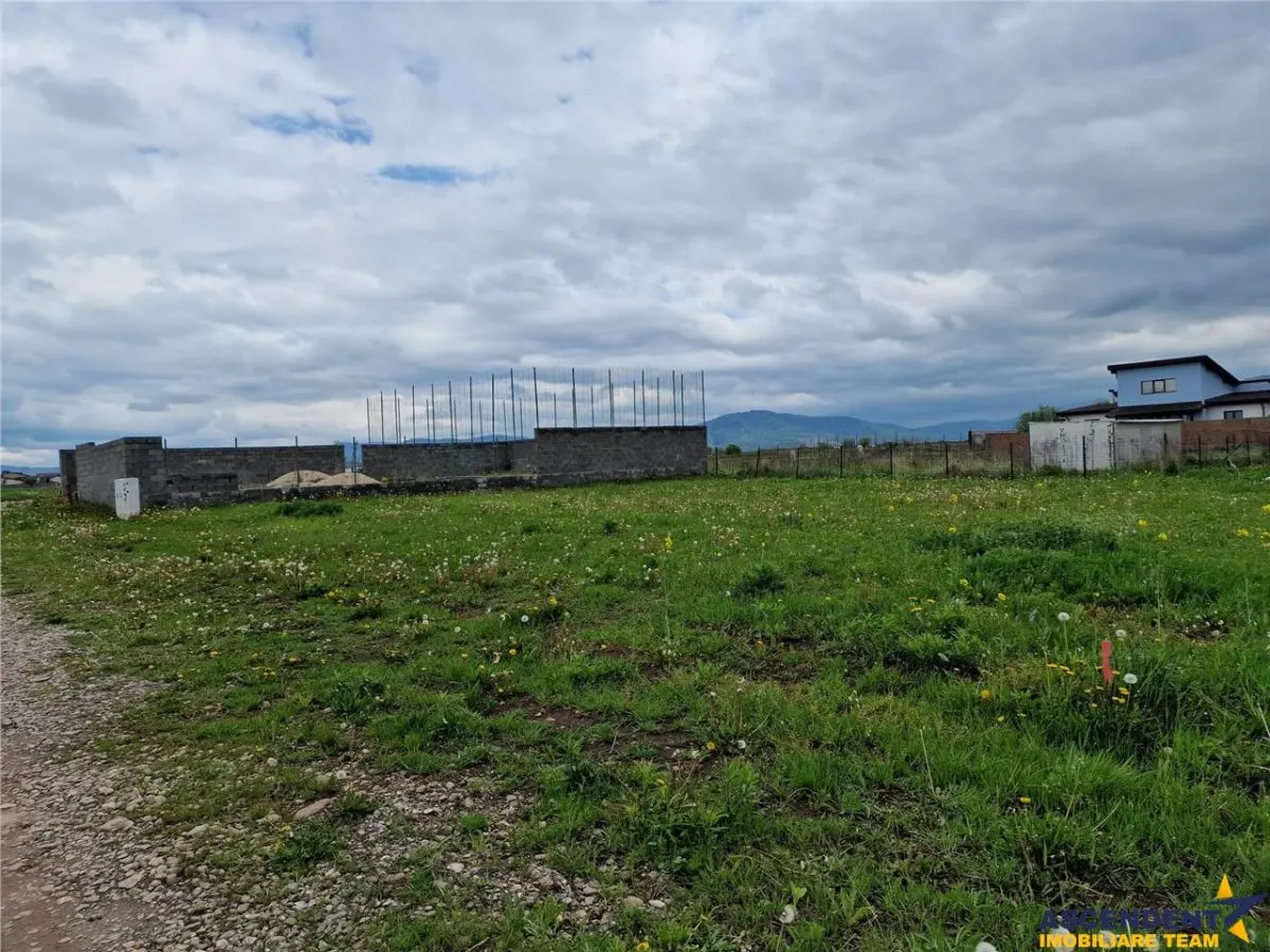 700 mp intravilan, recomandat investitie/ constructie, Sacele -  Izvor, Brasov. - foto 1