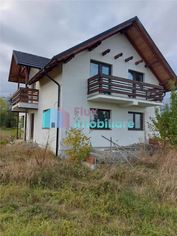 Casa cu 8450 mp teren in Solca - foto 1