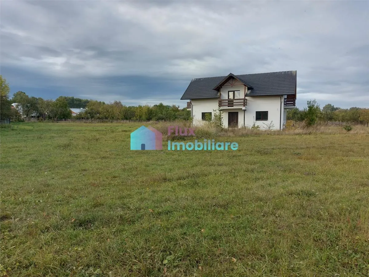 Casa cu 8450 mp teren in Solca - foto 2