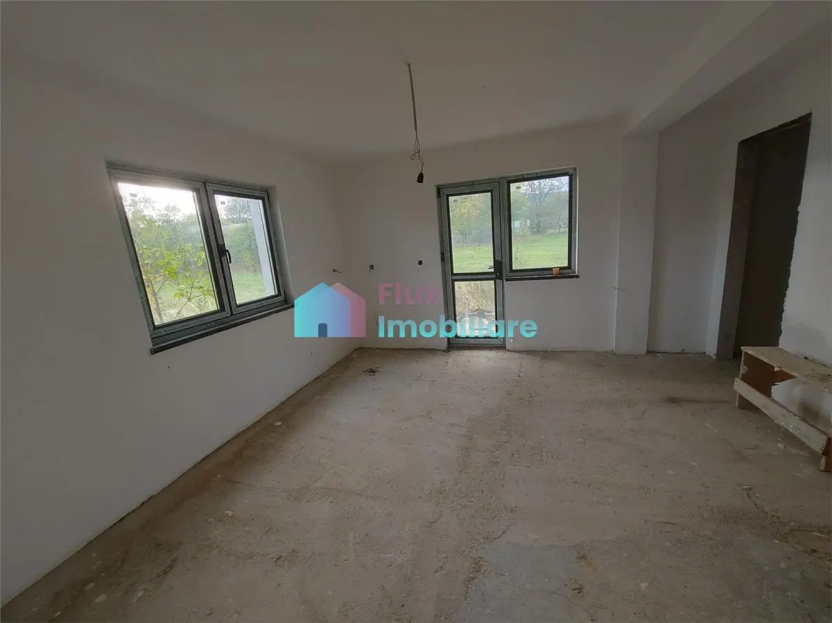 Casa cu 8450 mp teren in Solca - foto 11