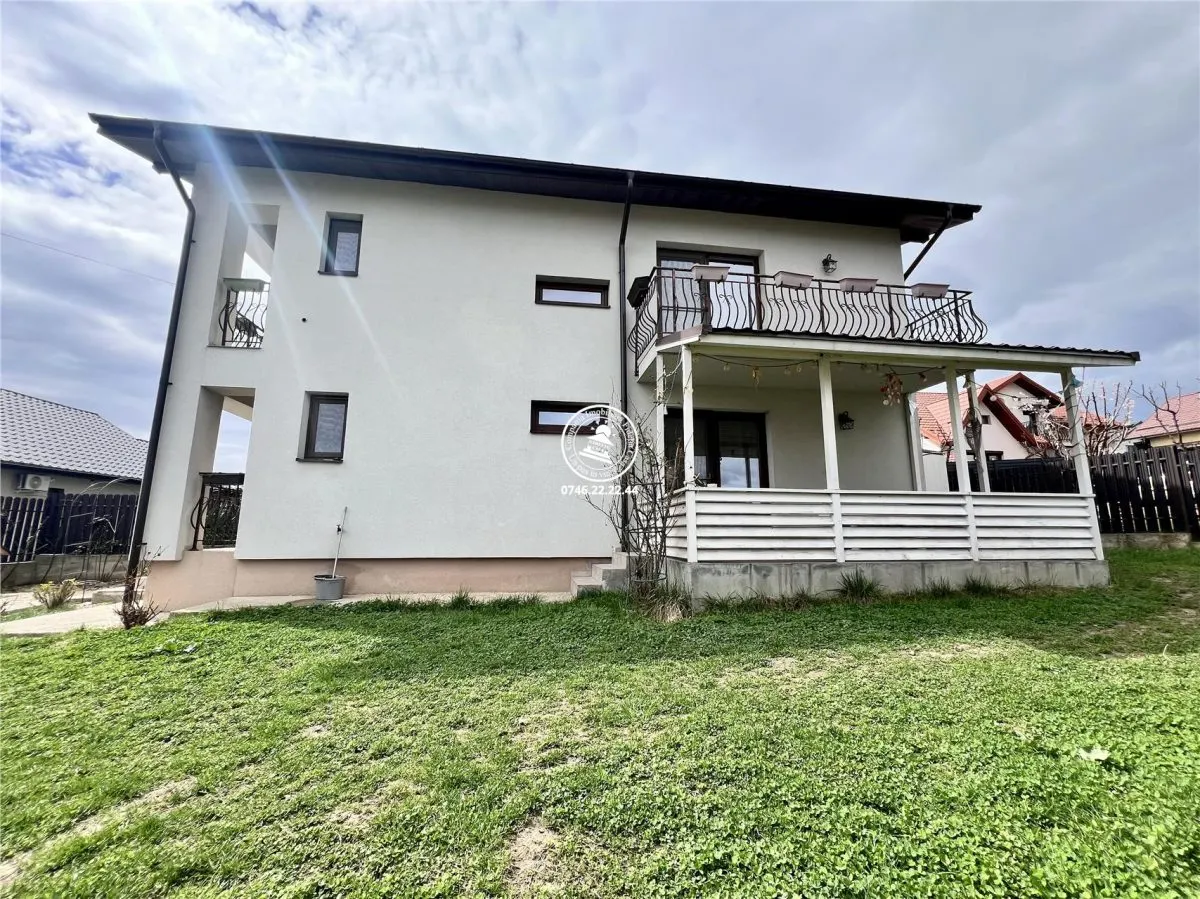 Proprietate unica cu 4 camere si 2 bai, de vanzare in Valea Adanca - foto 1
