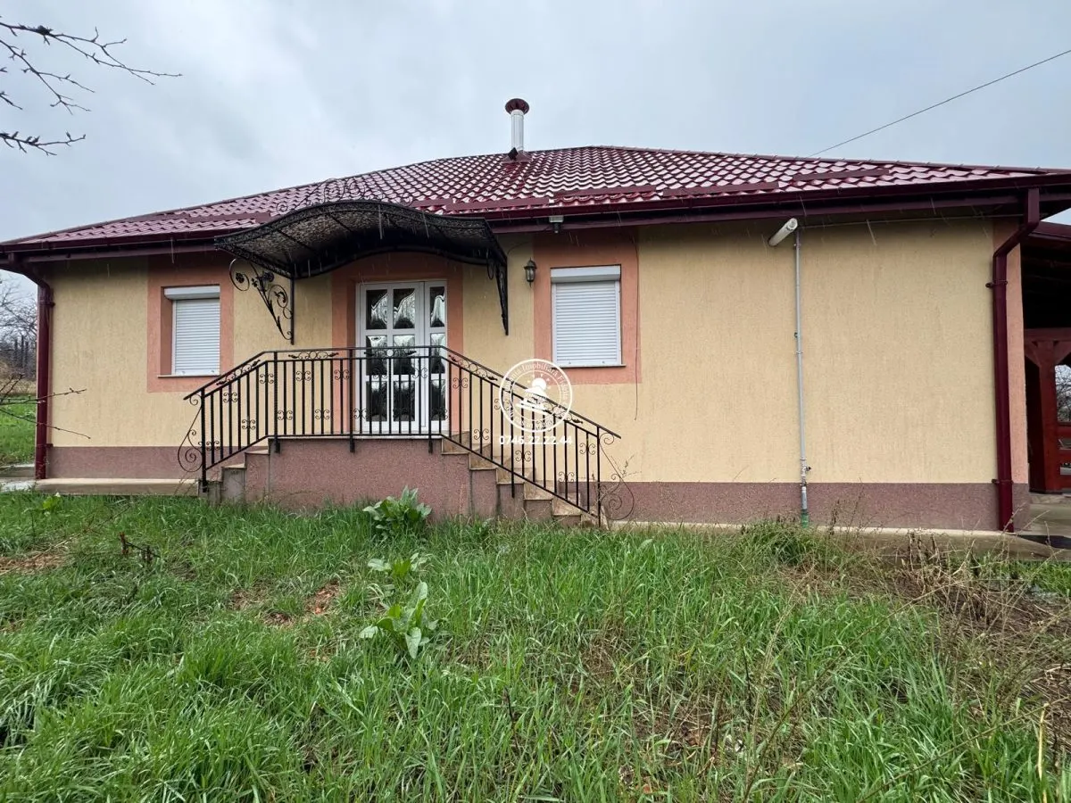 Casa de vanzare, la 2 km de Primaria Tomesti - foto 13