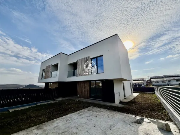 Casă 4 camere Miroslava - poza 2