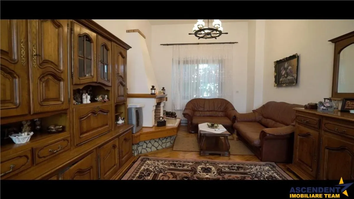 Pe domeniu de 20.000 mp, resedința din provincie, a nobililor feudali - foto 13