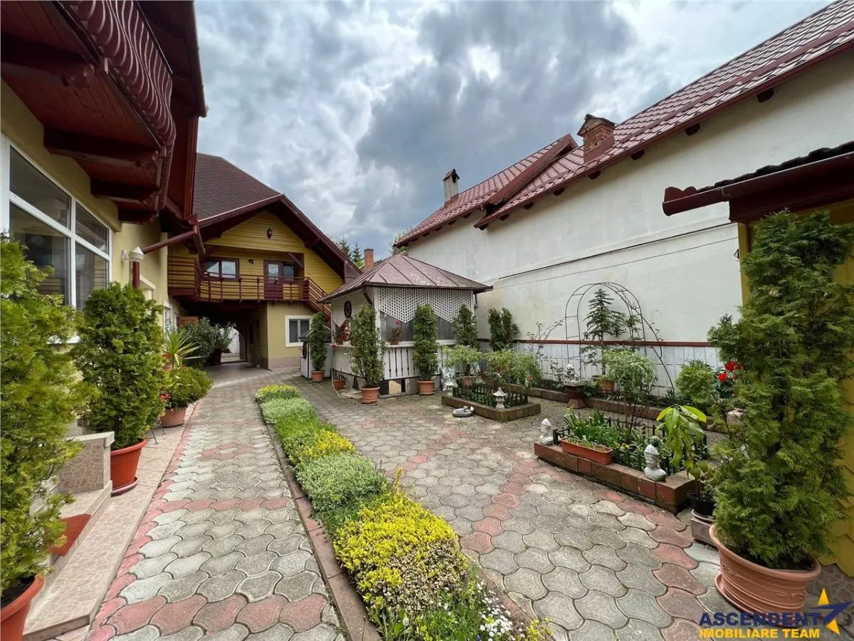 Sarmul traditiei imbinat cu confortul modern: Rezidenta de exceptie, Central, Tarlungeni, Brasov - foto 1