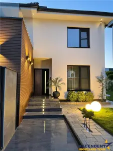 FILM & Tur LIVE!Vila cu arhitectura selecta,intr- o eleganta oaza de liniste - foto 2